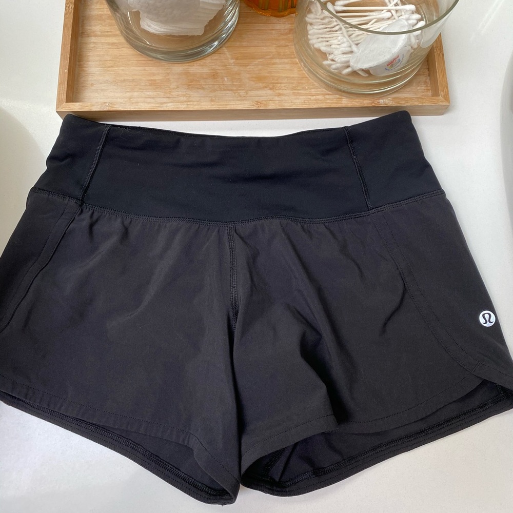Lulu lemon speed up short 4”